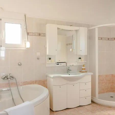 Villa Anelia By Vintage Travel *